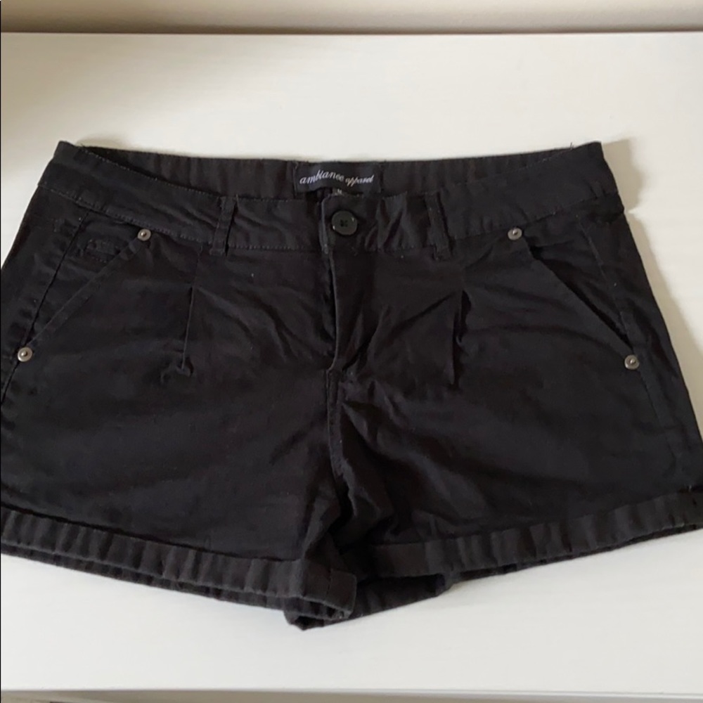 Black shorts 🌺